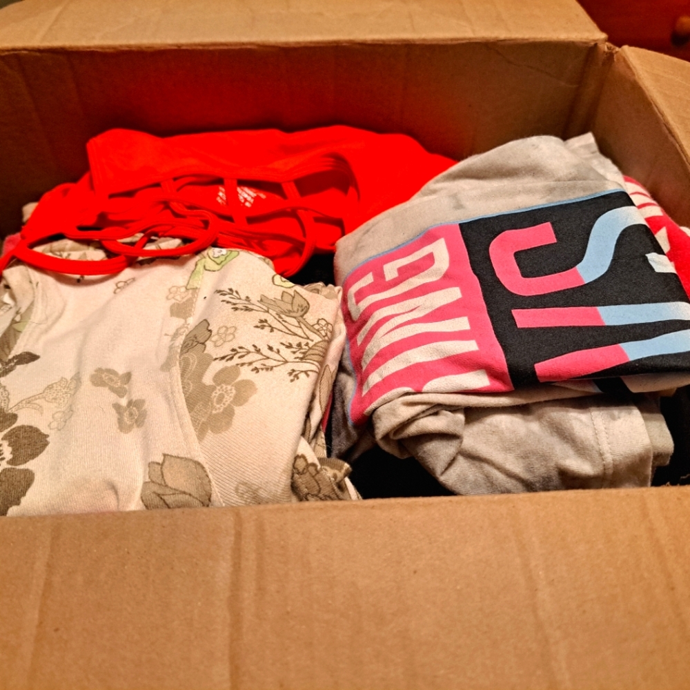 Womens medium clothes